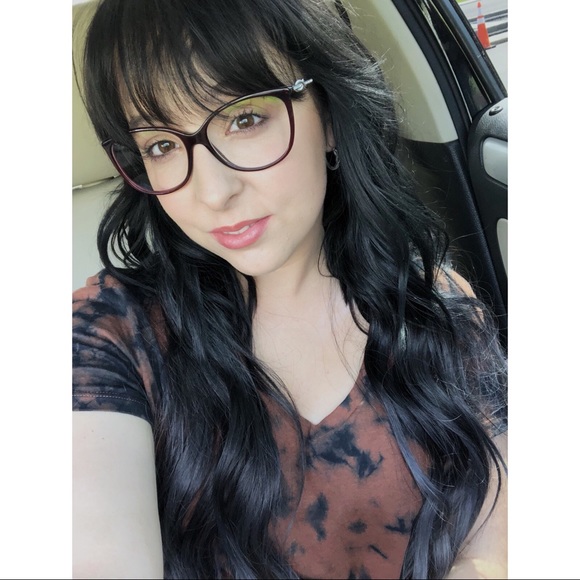 Meet your posher, Julie - Picture 1 of 1